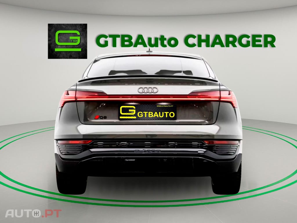 Audi Q8 E-Tron 55 S LINE BLACK 