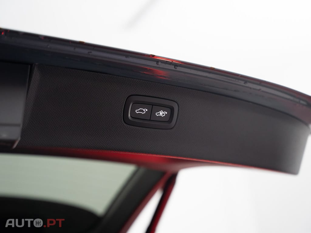 Volvo XC90 2.0 T8 PHEV R-Design AWD