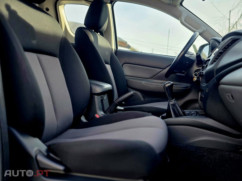 Mitsubishi L200 2.4 DI-D CD 4Kaizen Space Cab 3L 4WD