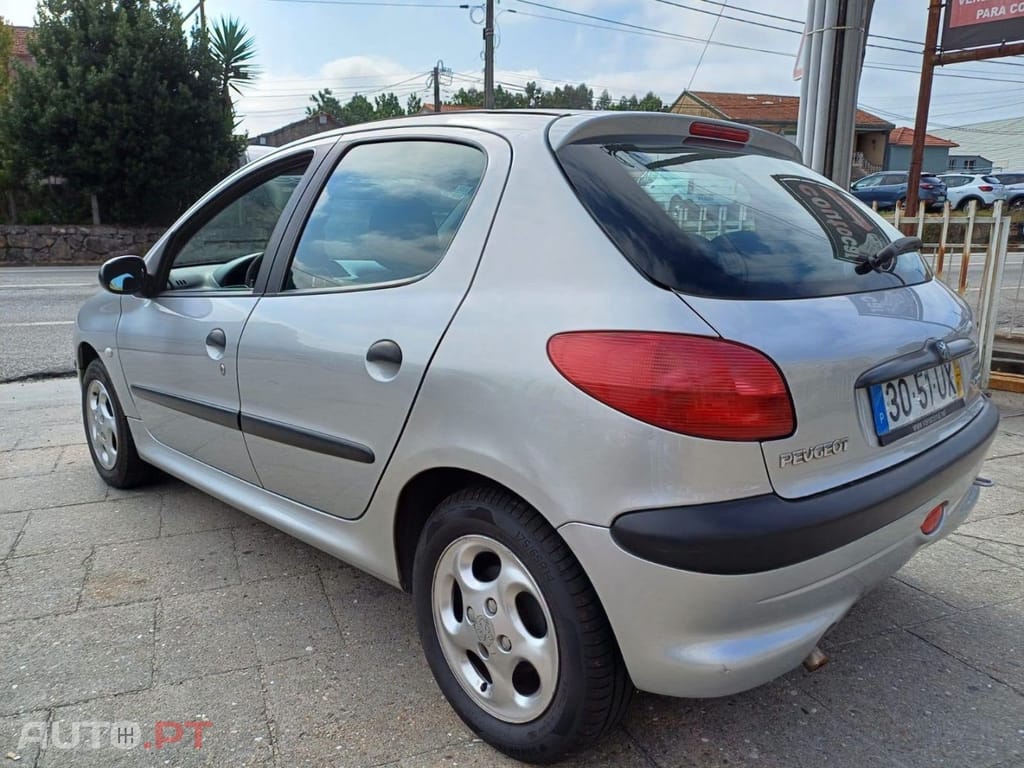 Peugeot 206 1.1 XR Présence — fotografia 2