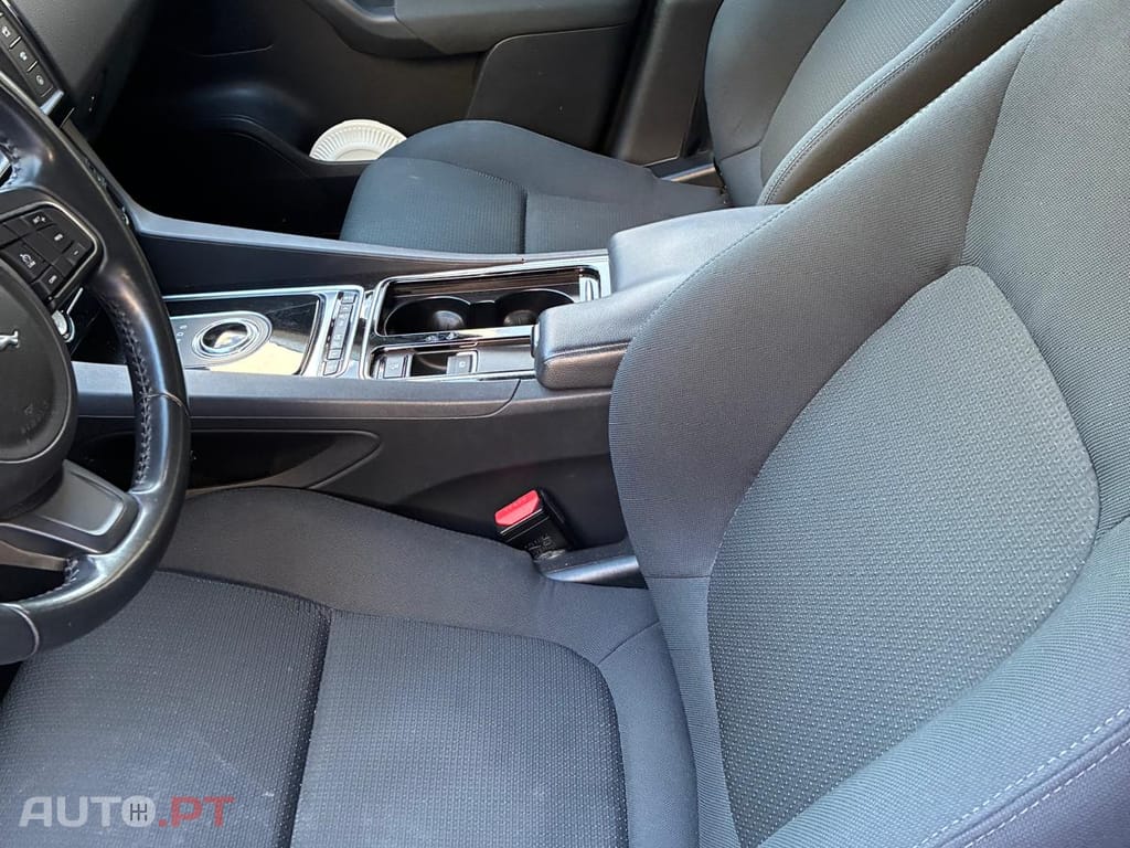 Jaguar F-Pace 2.0D 180HP PURE AUTO