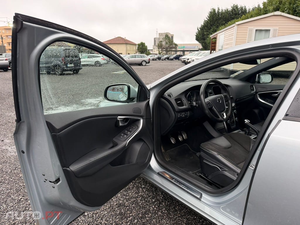 Volvo V40 2.0 D2 R-Design