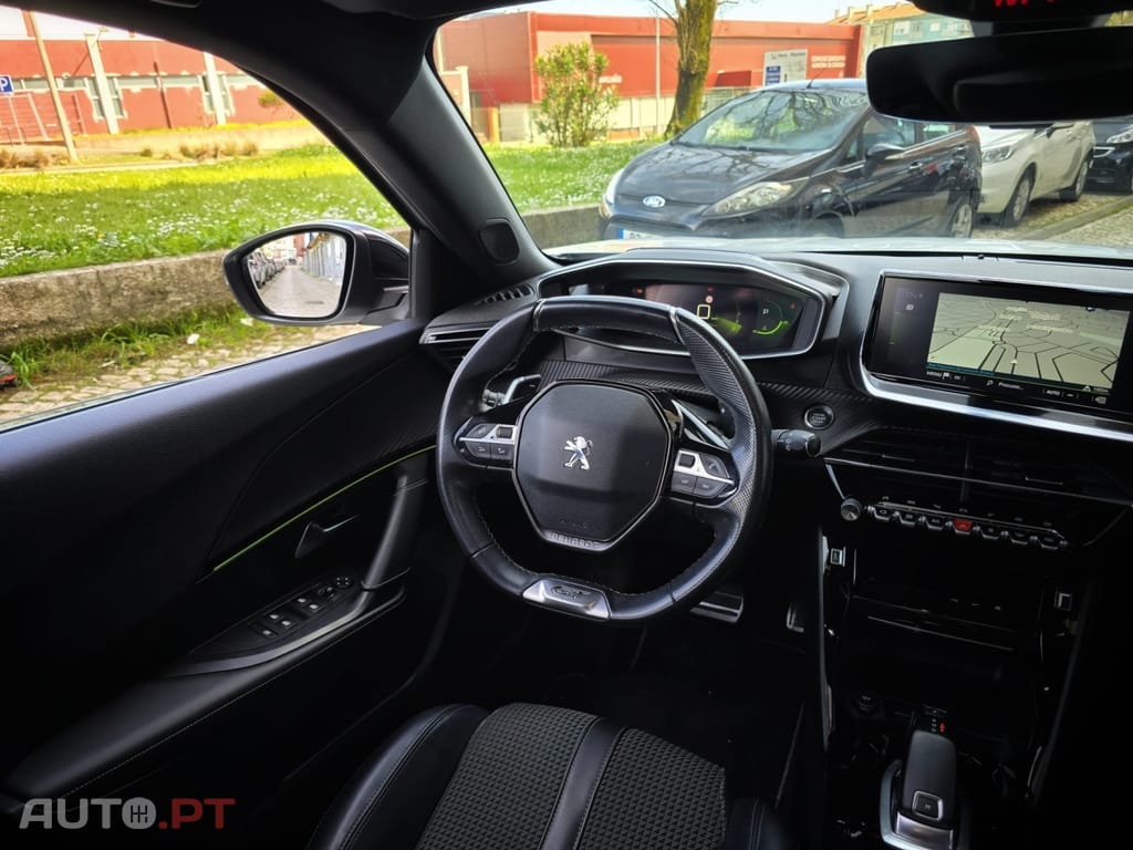 Peugeot 2008 1.2 PureTech GT Line EAT8
