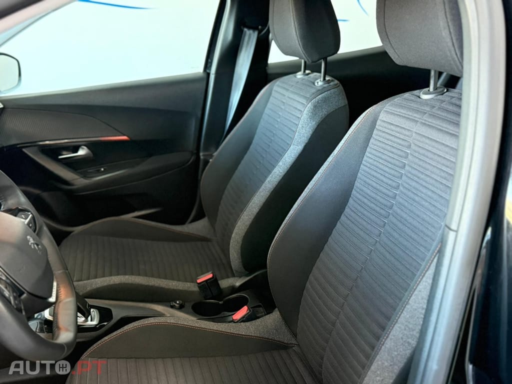 Peugeot 2008 1.2 PureTech Active Pack EAT8
