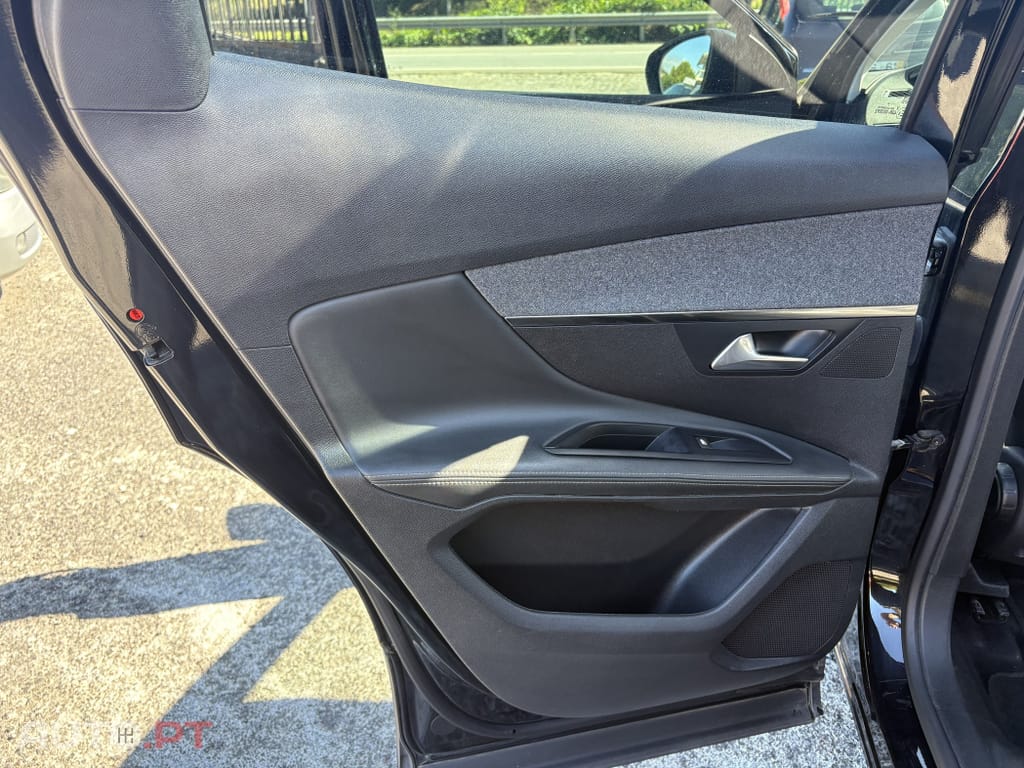 Peugeot 3008 1.2 PureTech Allure EAT8
