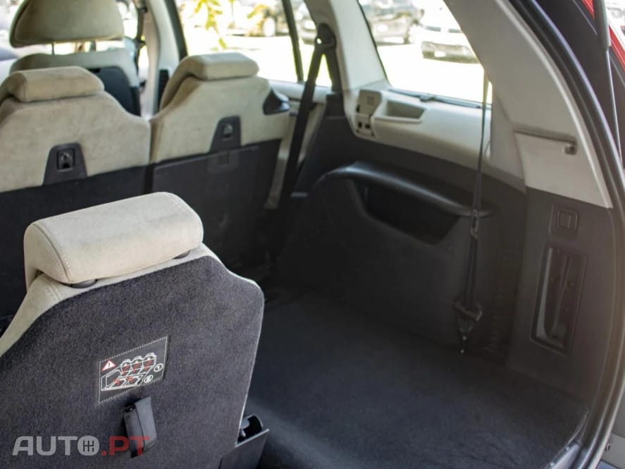 Citroen C4 Picasso Outro