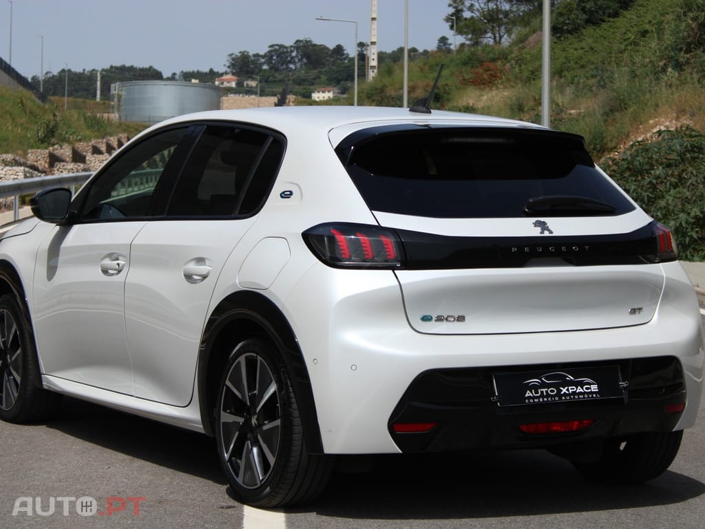 Peugeot E-208 50 kWh GT Pack