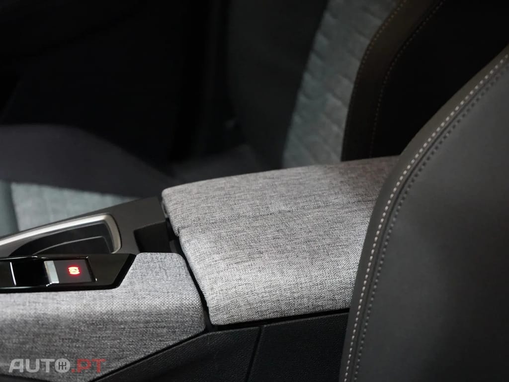 Peugeot 3008 1.2 Hybrid Allure e-DCS6