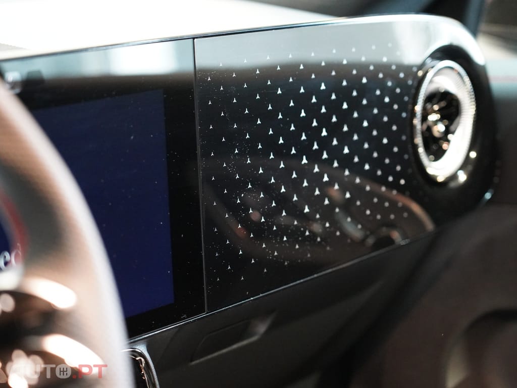Mercedes-Benz CLA 250 com tecnologia EQ