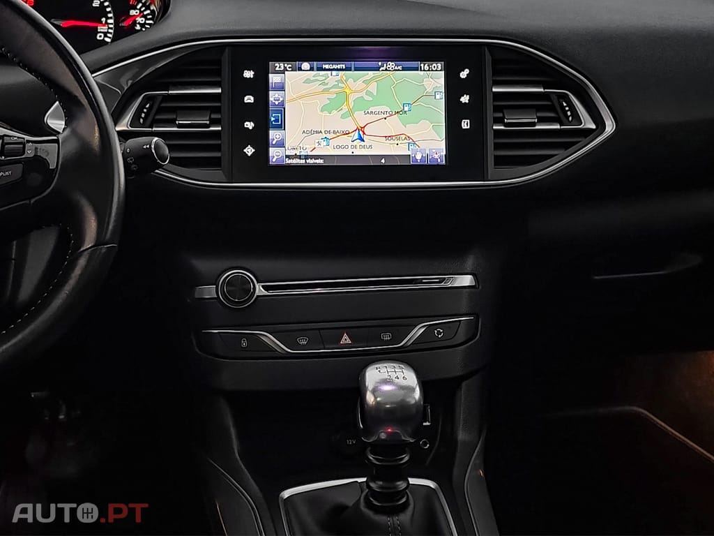 Peugeot 308 1.2 PureTech Allure Faróis Full LED