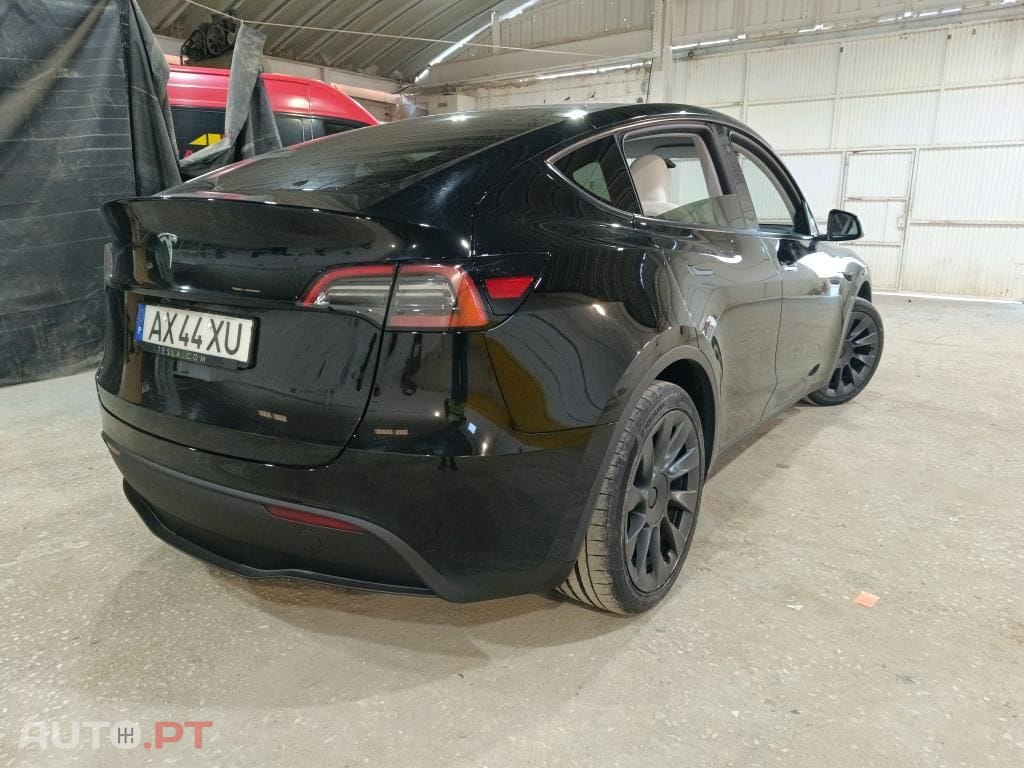 Tesla Model Y RWD