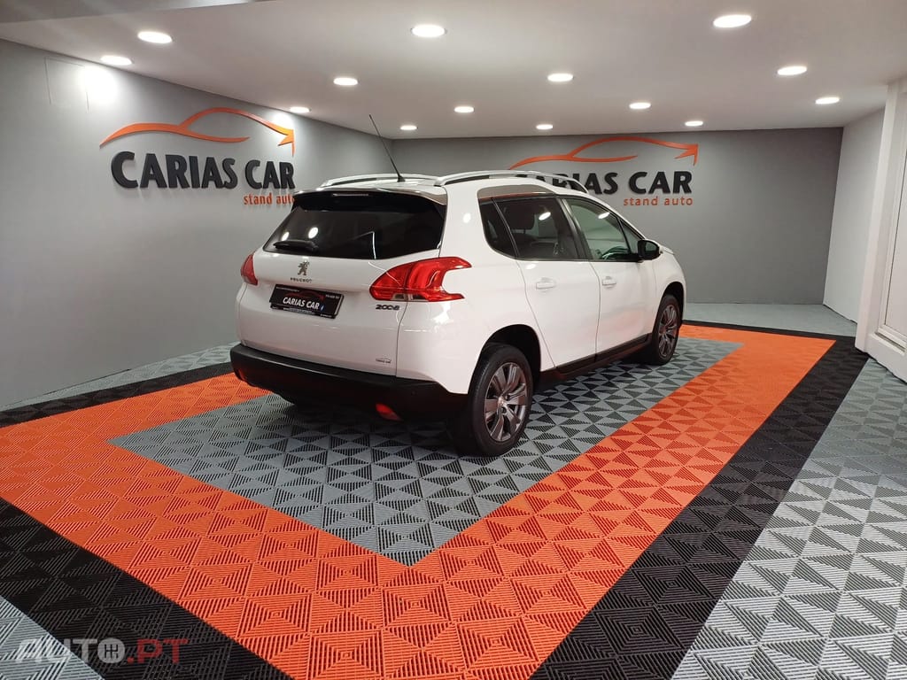 Peugeot 2008 1.2 PureTech Allure