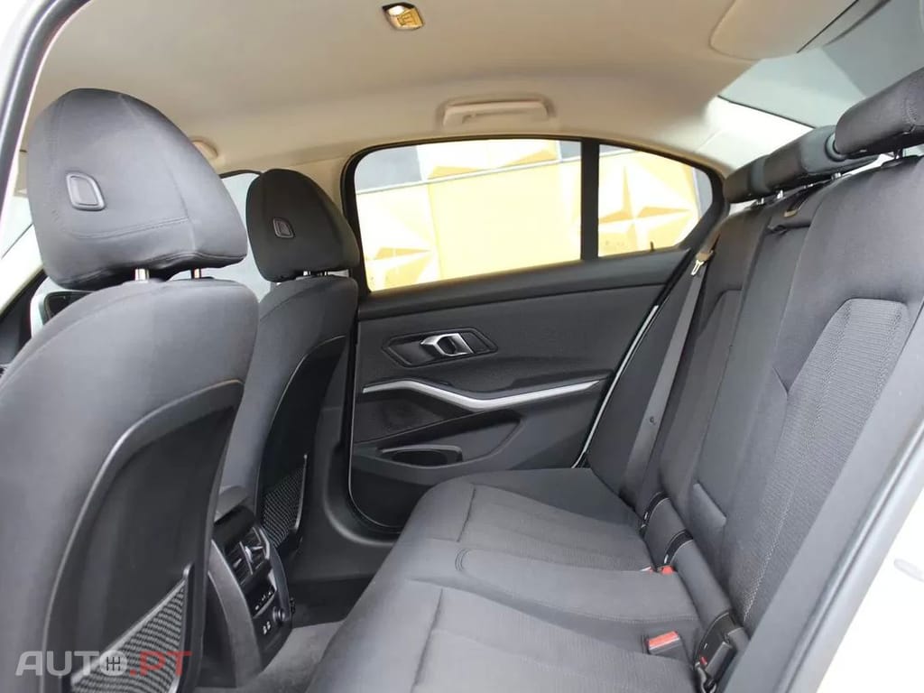 BMW 330 e Auto