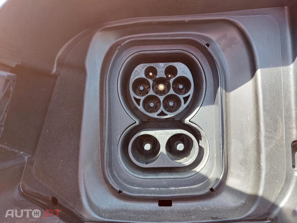 Peugeot E-2008 50 kWh Active Pack