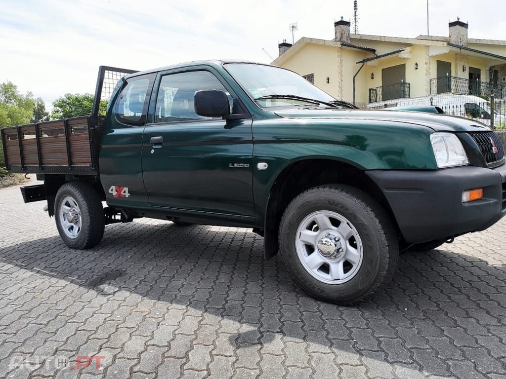 Mitsubishi L200 2.5 TD Club Strakar AC 3