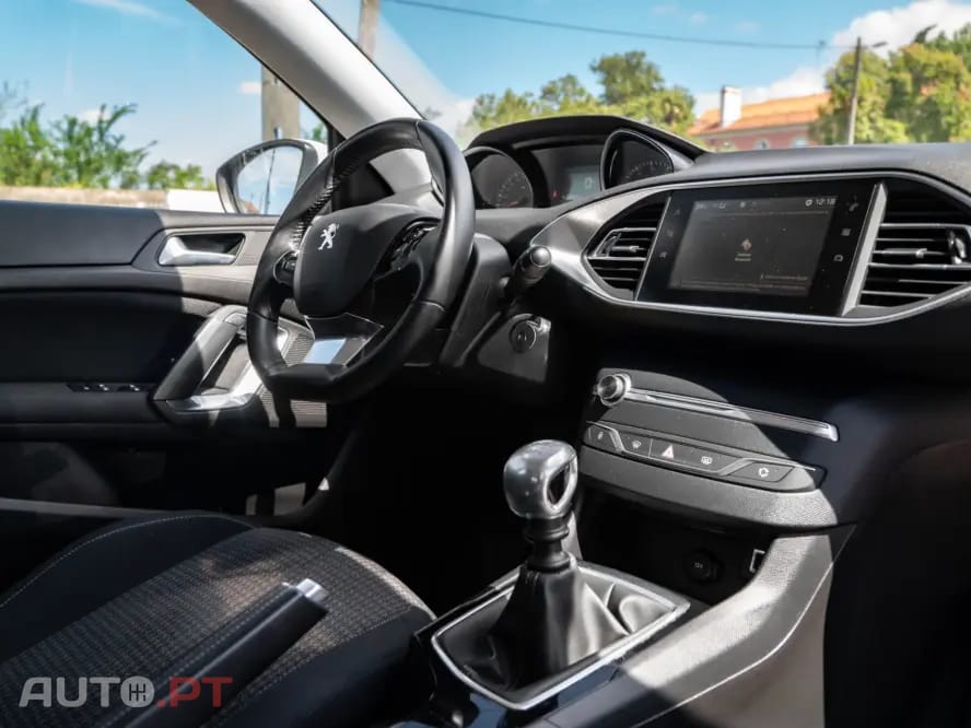 Peugeot 308 1.5 BlueHDi Business Line