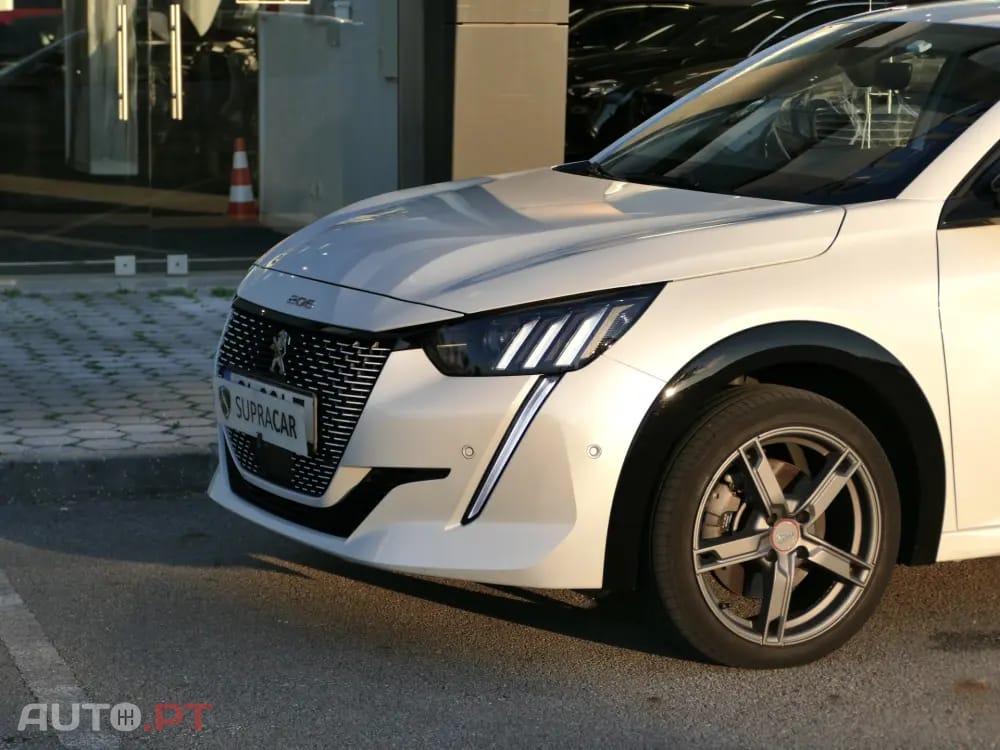 Peugeot E-208 50 kWh GT