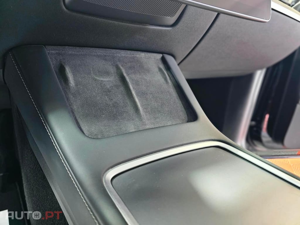 Tesla Model Y Standard Long Range RWD