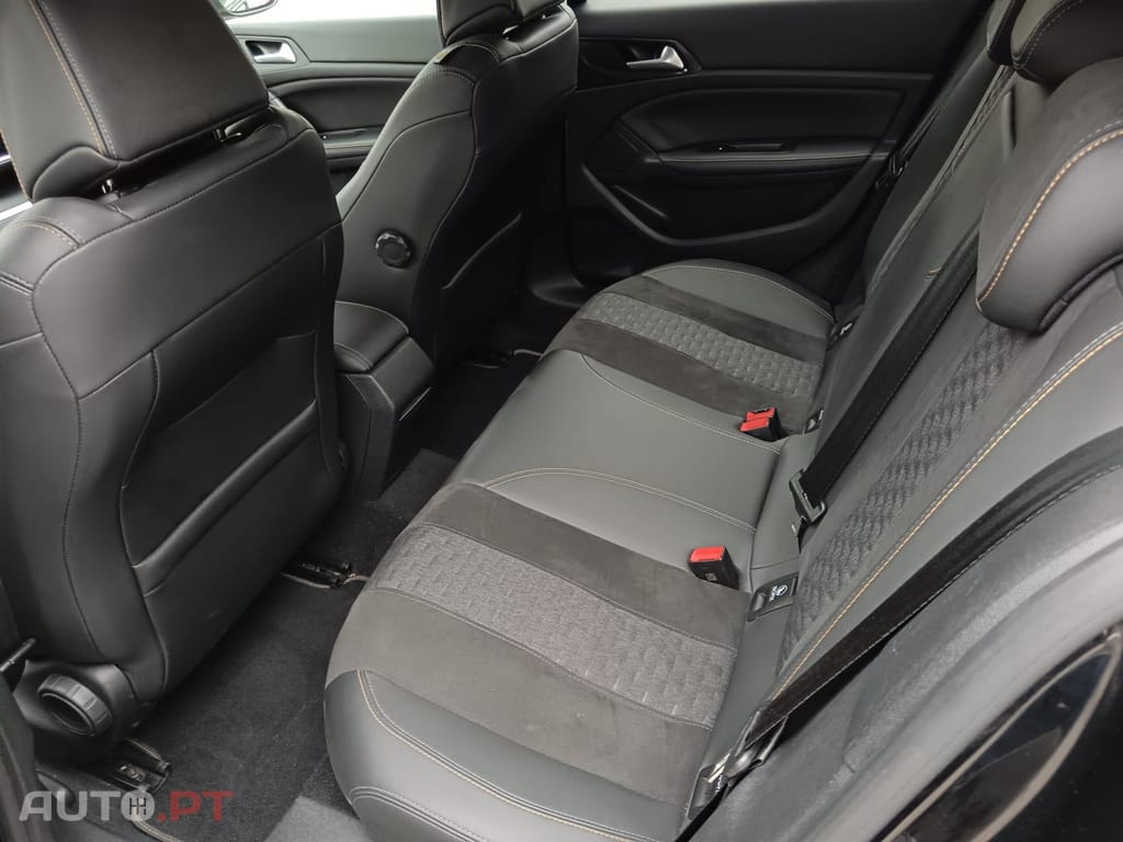 Peugeot 308 1.2 PureTech S&S Road Trip EAT8