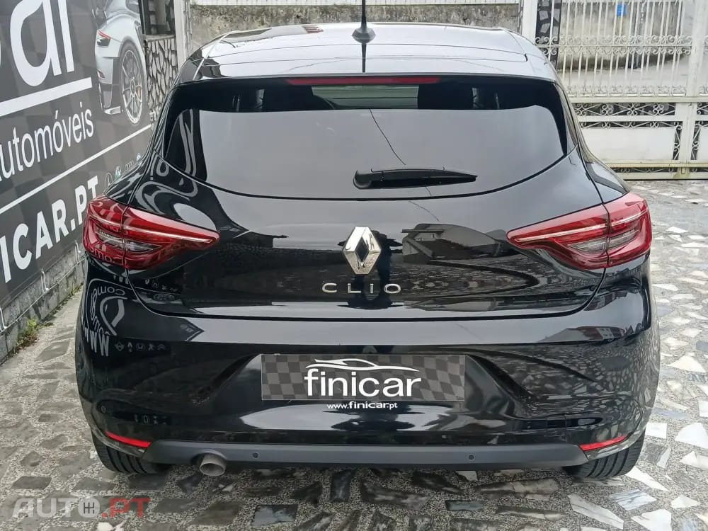 Renault Clio Outro