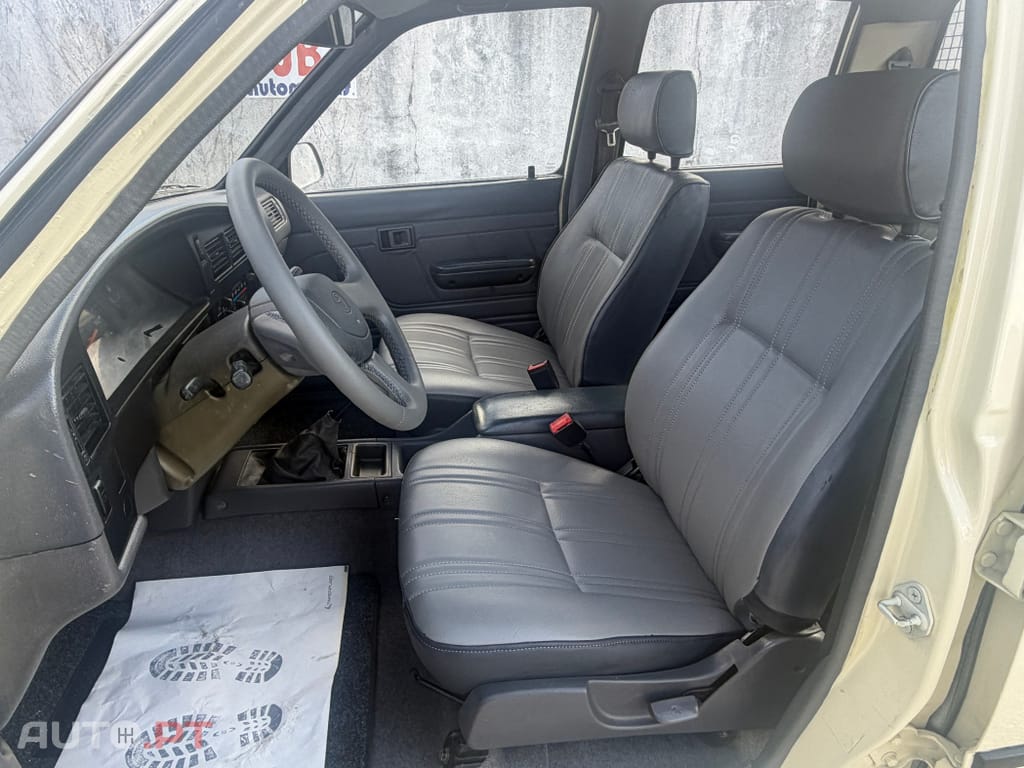 Toyota Hilux 2.4D 5LUG Dir. Assistida