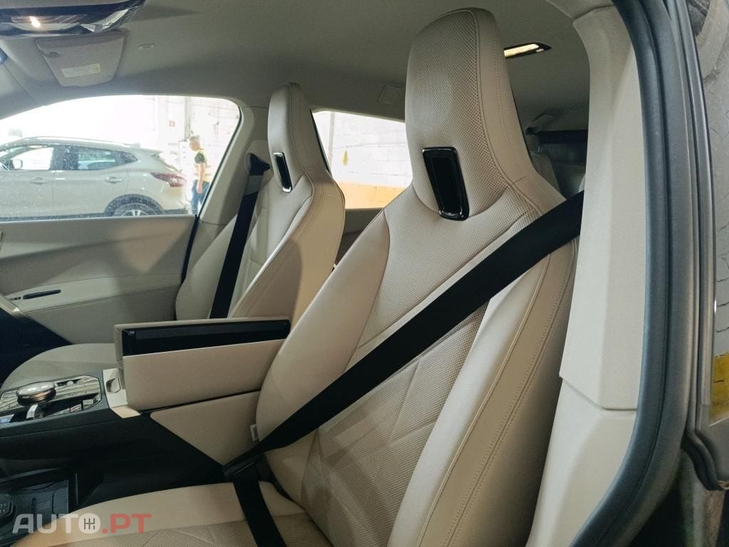 BMW iX xDrive 40