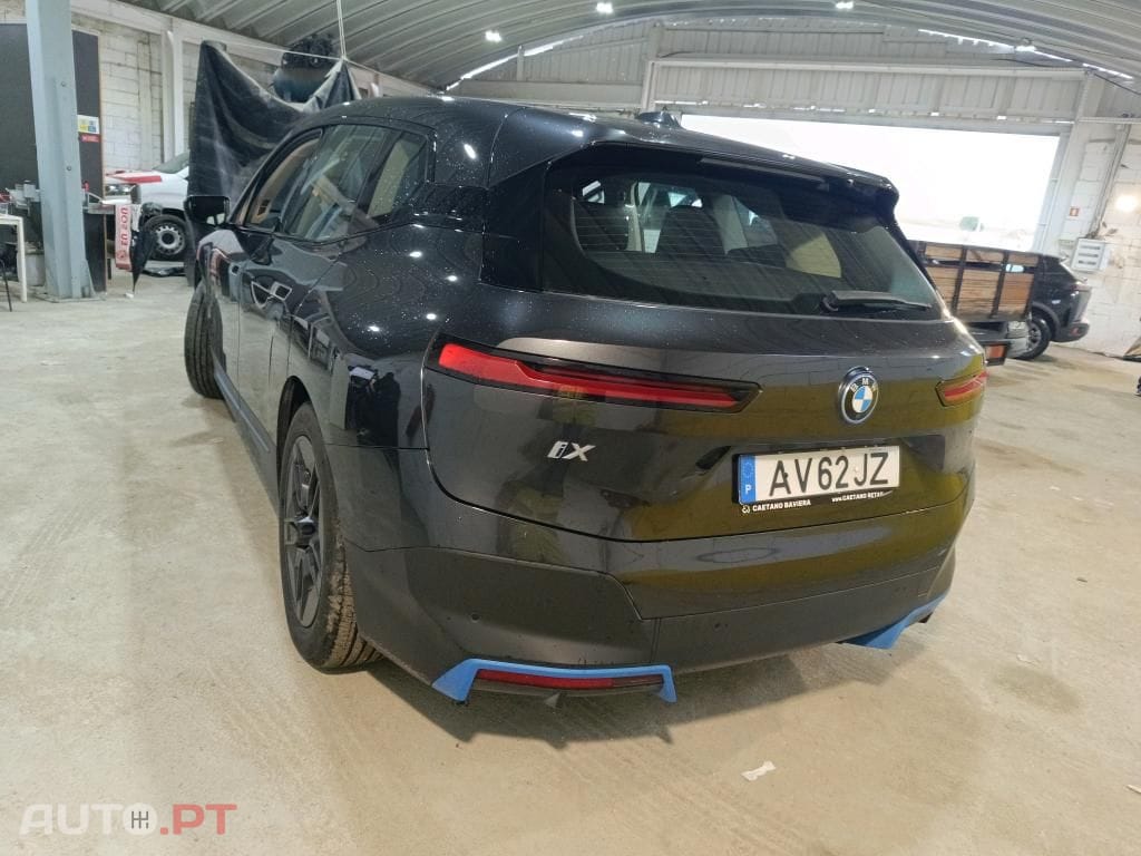 BMW iX xDrive 40