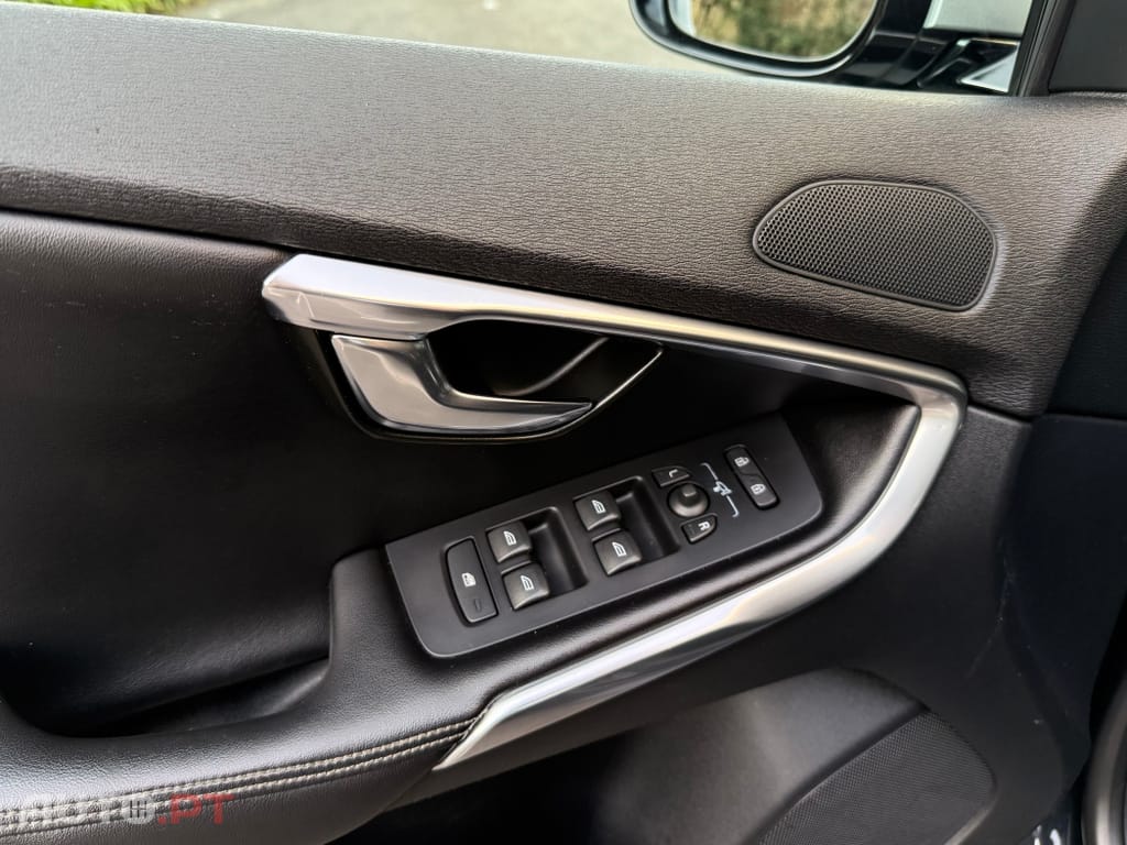 Volvo V40 1.6 D2 R-Design