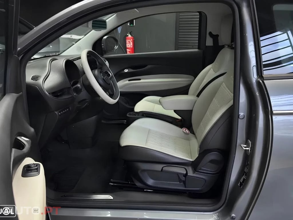 Fiat 500e La Prima