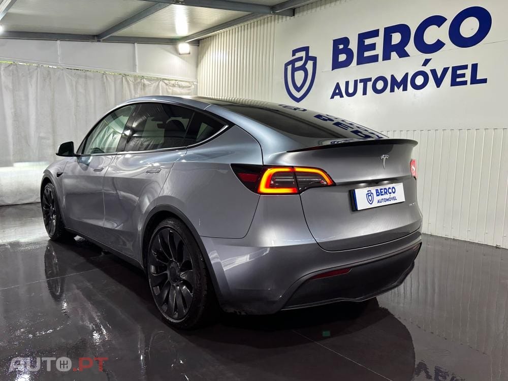 Tesla Model Y Performance Dual Motor AWD