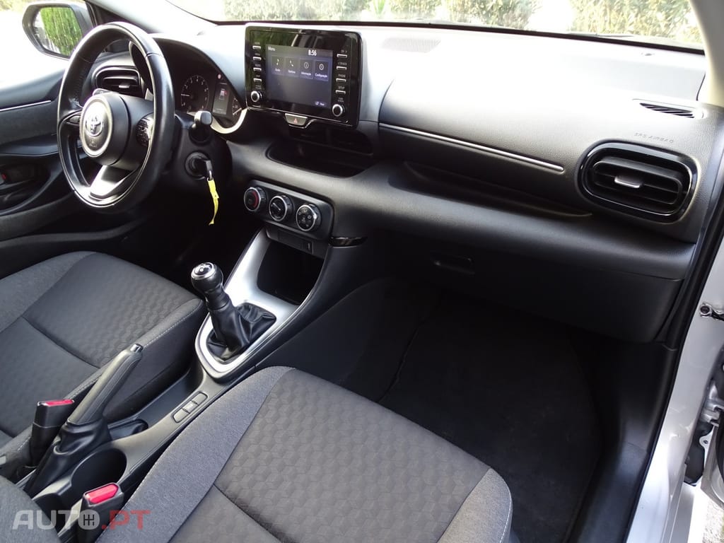 Toyota Yaris 1.0 VVT-i Comfort Plus — fotografia 13