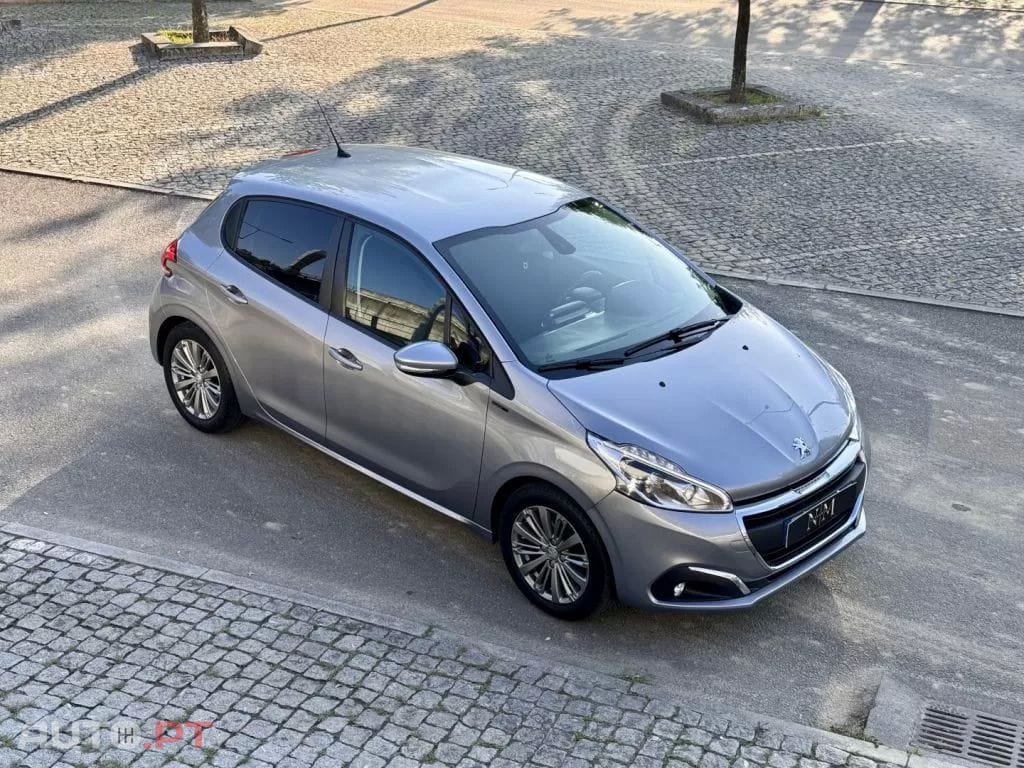 Peugeot 208 1.2 PureTech Signature