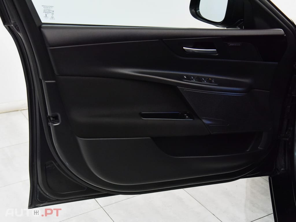 Jaguar XE 2.0 D Portfolio Aut.