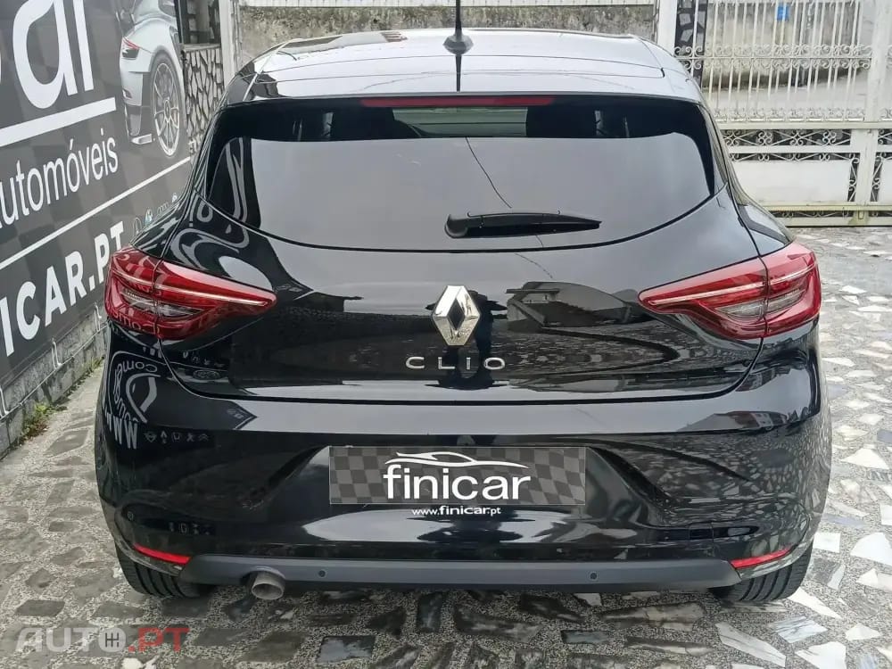 Renault Clio Outro