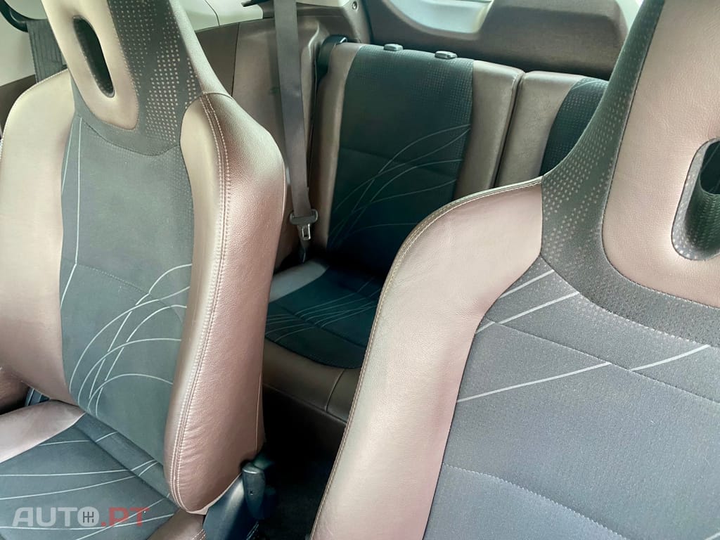 Toyota iQ 1.4 D-4D 2 NAVI+Bluetooth