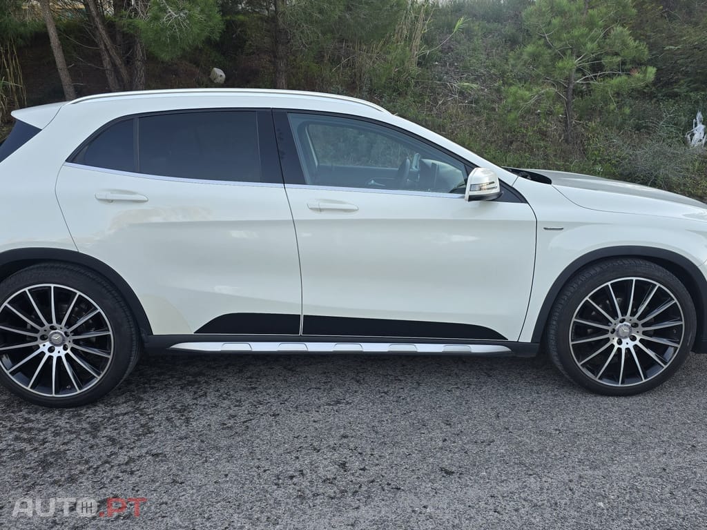 Mercedes-Benz GLA 180 Activity Edition — fotografia 3