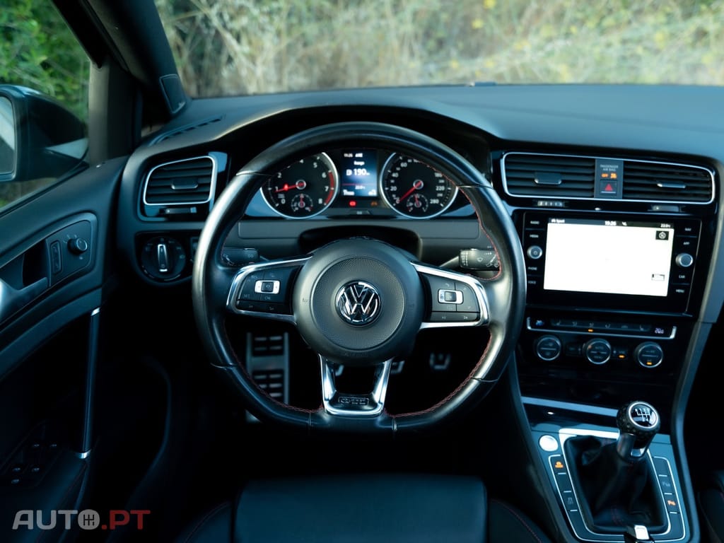 Volkswagen Golf 2.0 TSI GTI