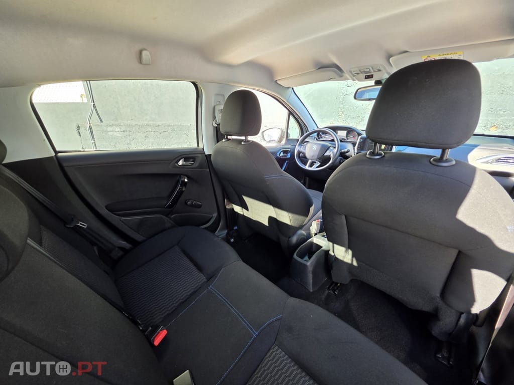 Peugeot 208 1.2 PureTech Signature