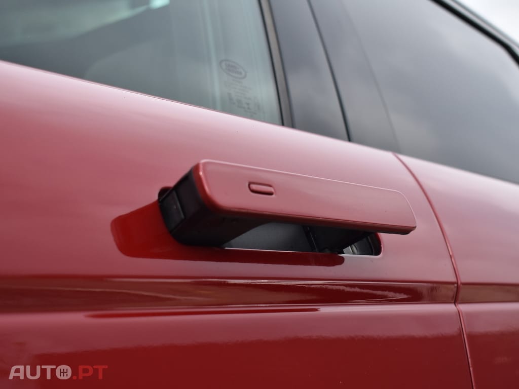 Land Rover Evoque 1.5 P300e AWD R-Dynamic SE Auto