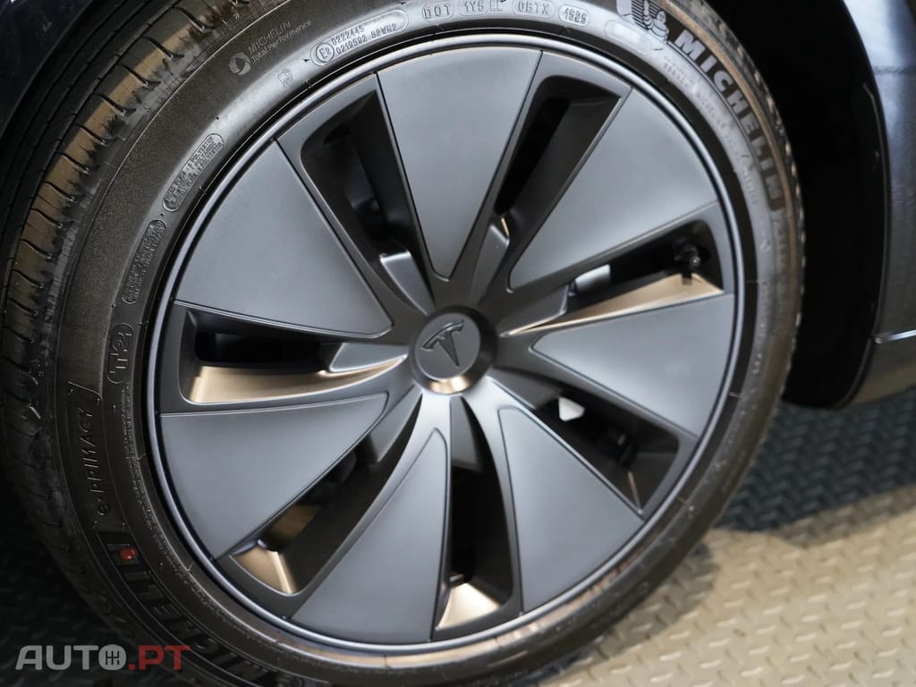 Tesla Model 3 Tração Traseira