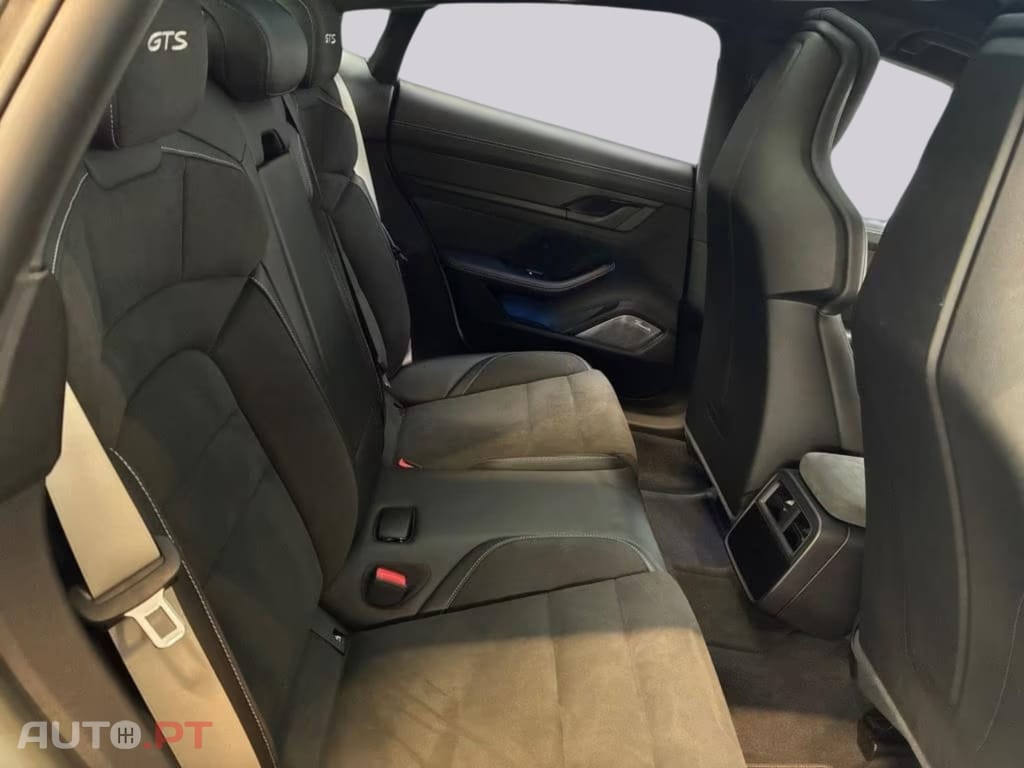 Porsche Taycan GTS I.V.A DEDUTIVEL 