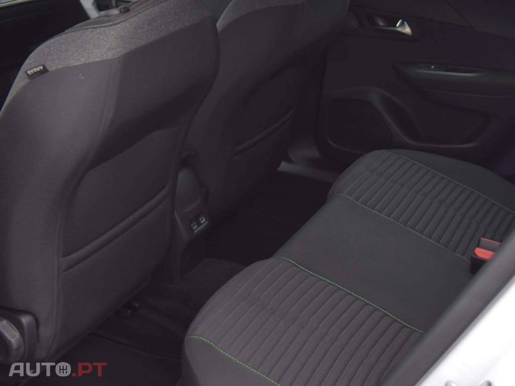 Peugeot E-2008 54 kWh Active EAT8