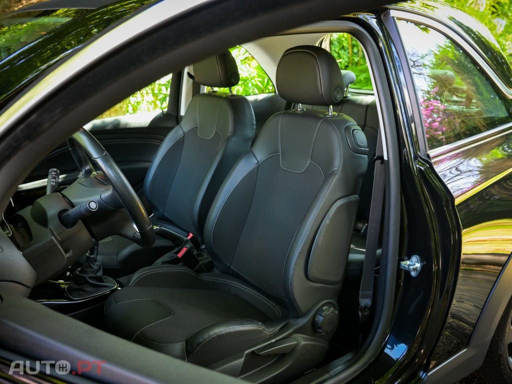 Opel Adam 1.0 T Rocks
