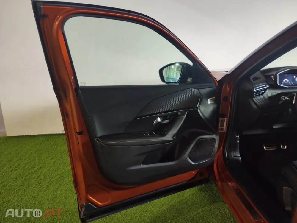 Peugeot 2008 1.2 PureTech GT EAT8