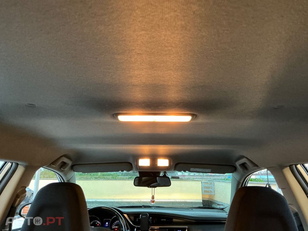 Toyota Auris 1.8 Hybrid Design Edition