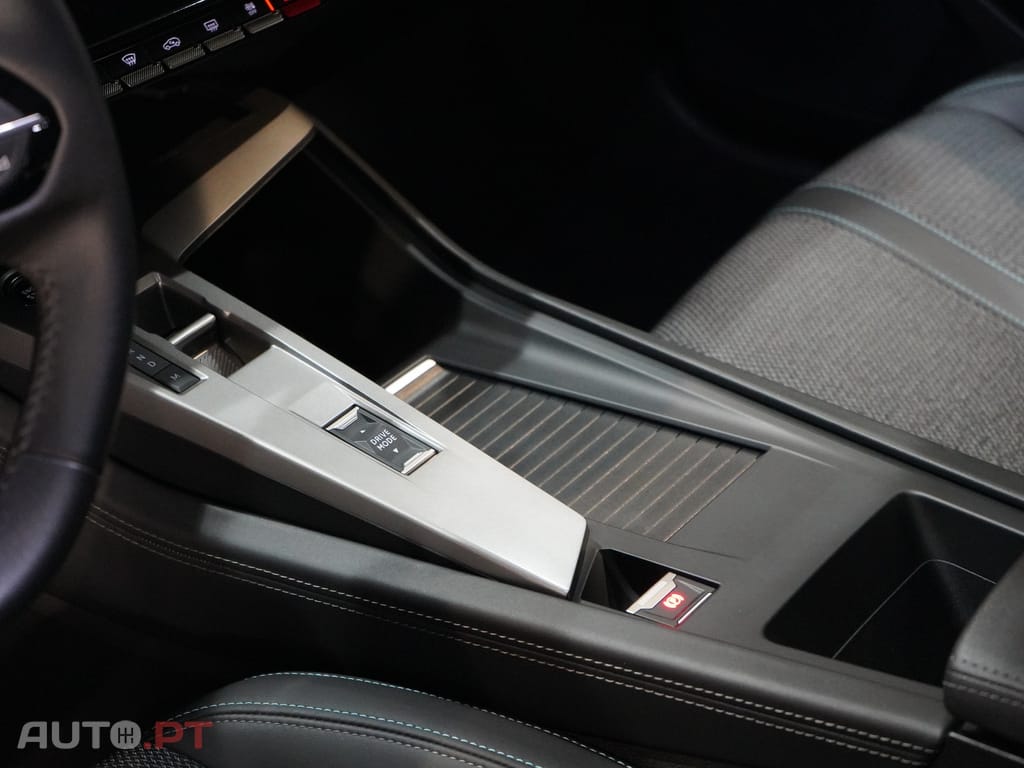 Peugeot 308 1.2 PureTech Allure EAT8