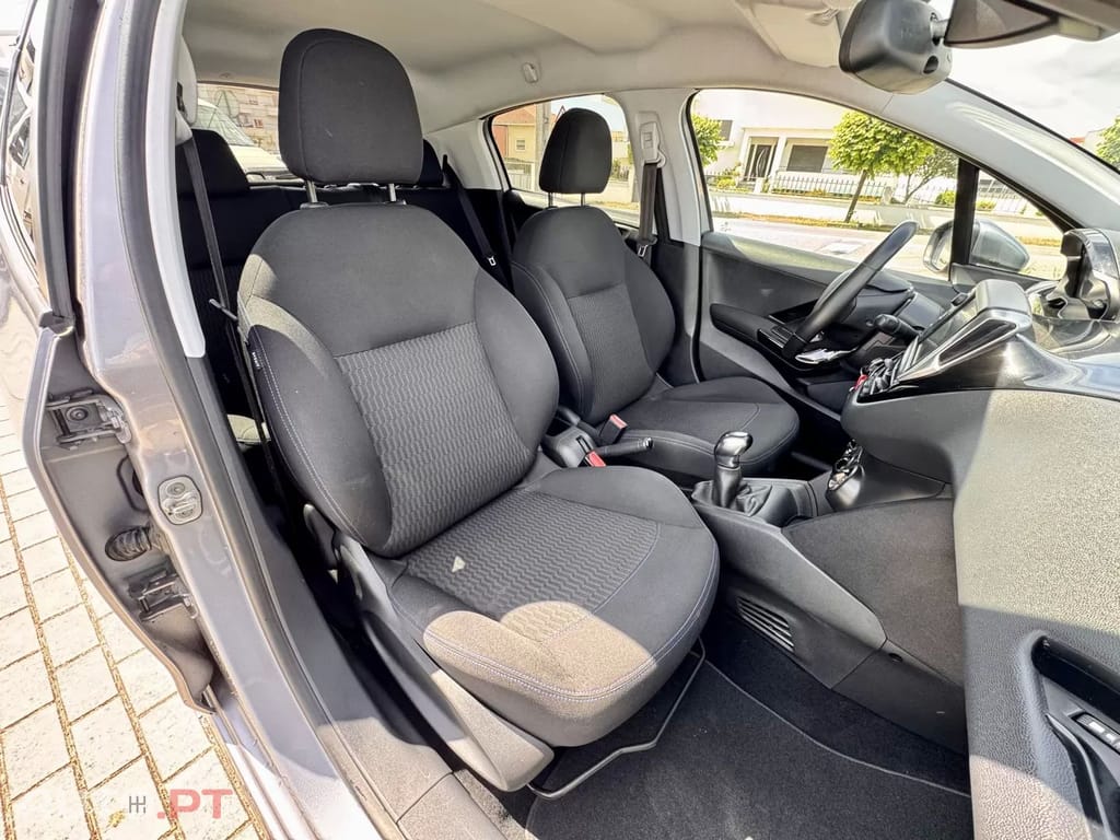Peugeot 208 1.2 PureTech Signature