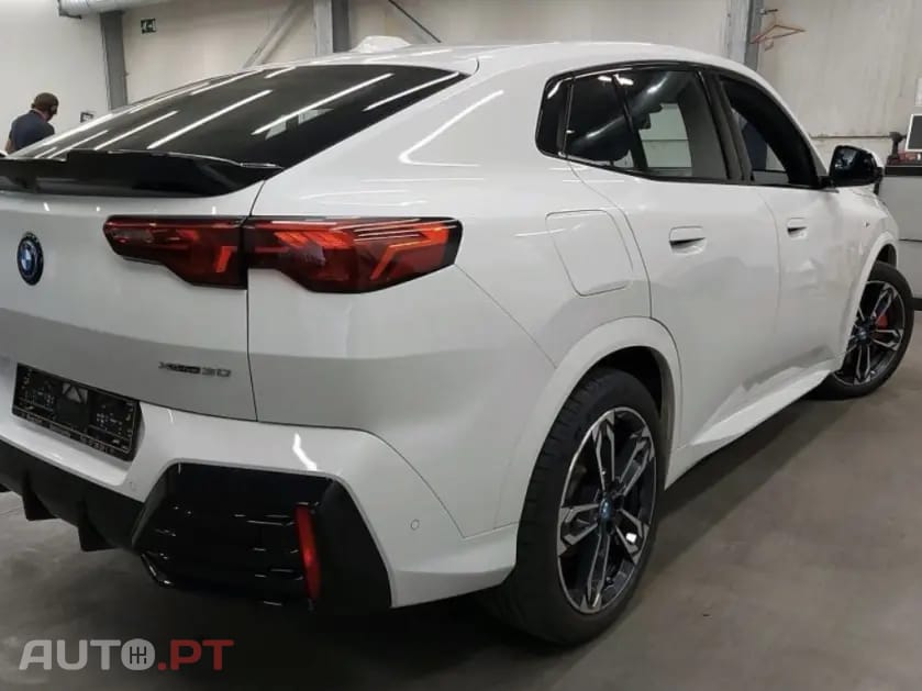 BMW iX2 xDrive30 Pack Desportivo M Pro