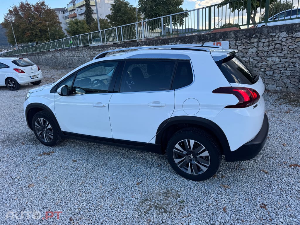 Peugeot 2008 1.2 PureTech Allure