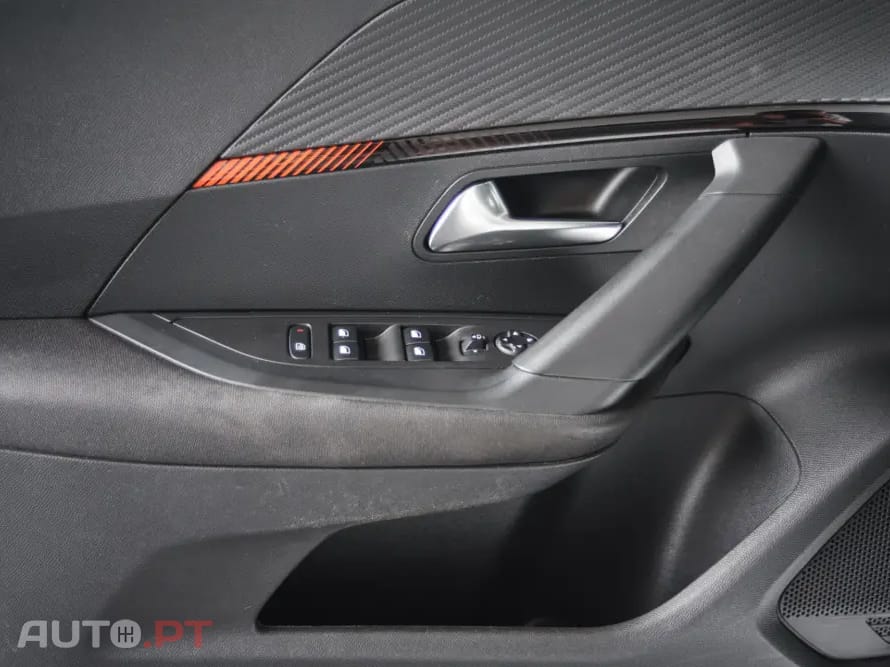 Peugeot 2008 PureTech 130 EAT8 Allure